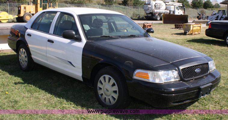 image for item 4809 2005 Ford Crown Victoria Police Interceptor