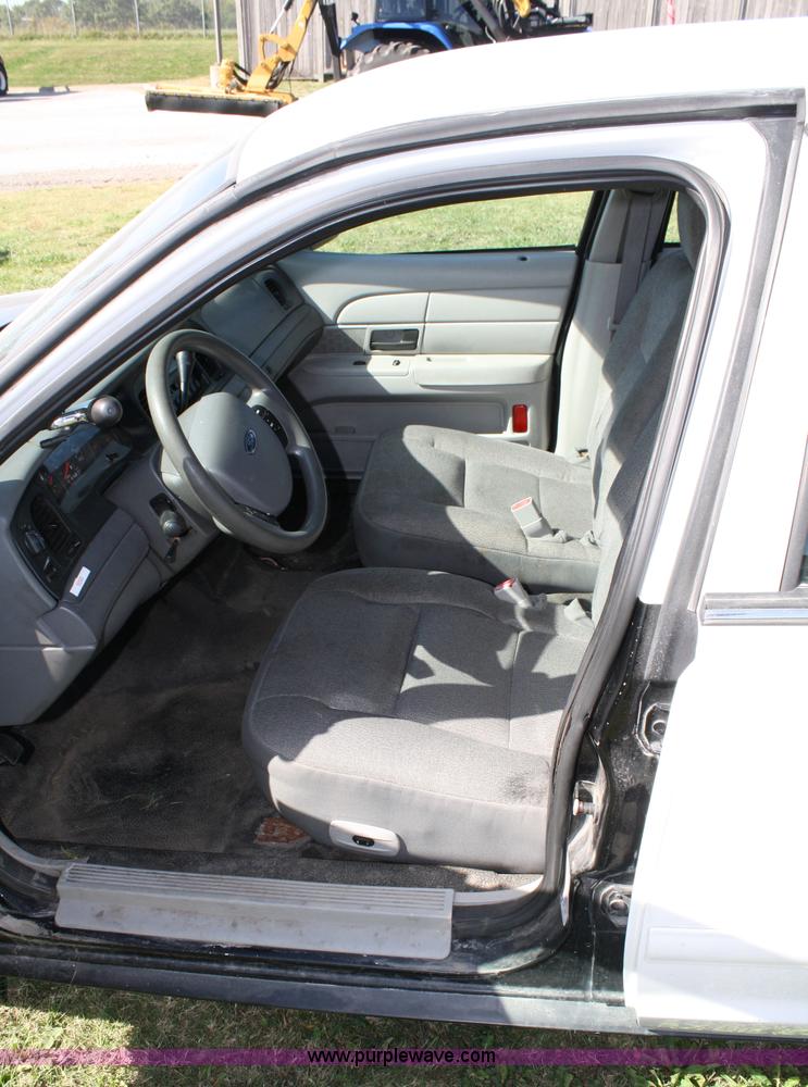 image for item 4809 2005 Ford Crown Victoria Police Interceptor