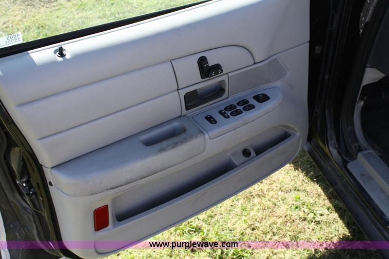 image for item 4809 2005 Ford Crown Victoria Police Interceptor