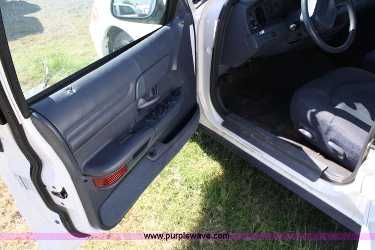 image for item 4810 1999 Ford Crown Victoria Police Interceptor