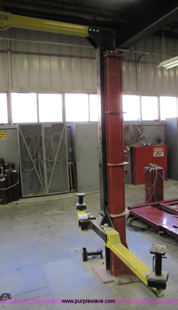 image for item 5176 Snap-on Wheel Tronic two post car lift