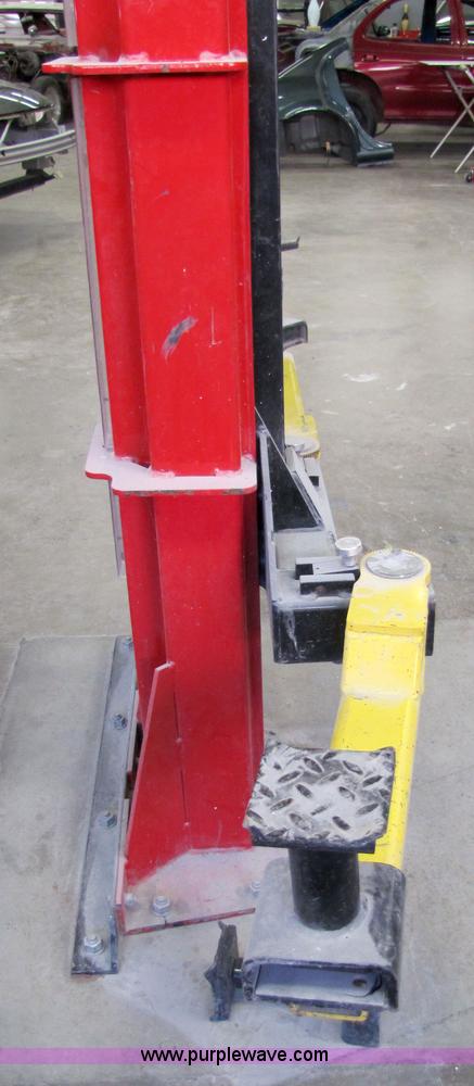 Snap-on Wheel Tronic two post car lift in Manhattan, KS | Item 5176 ...