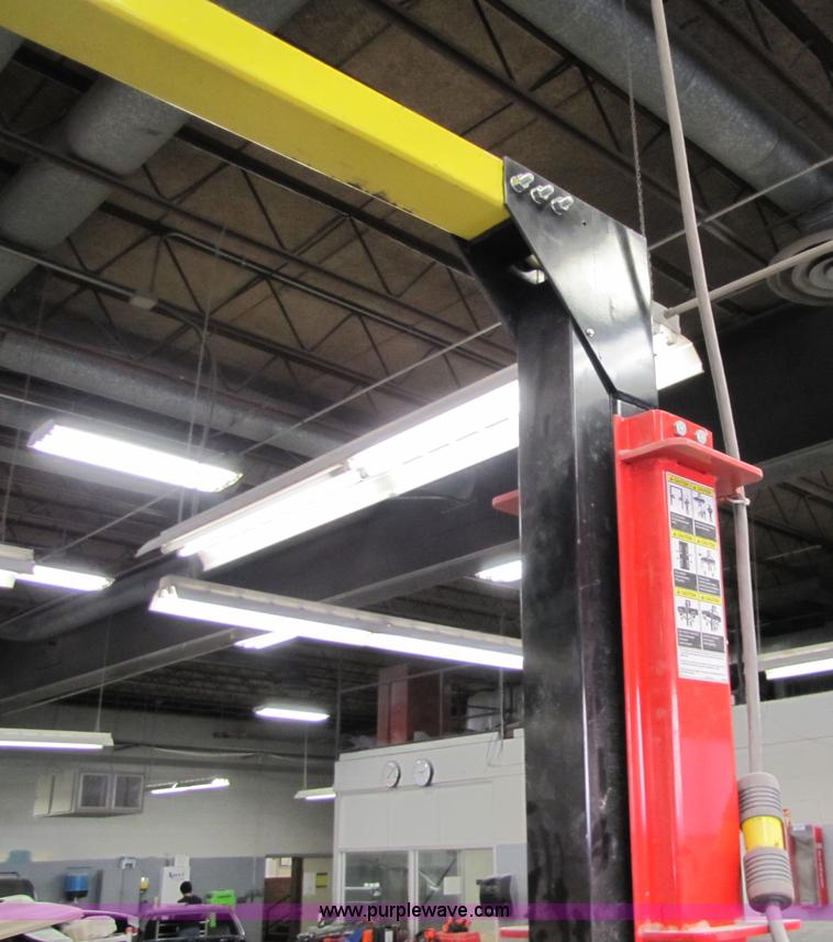 image for item 5176 Snap-on Wheel Tronic two post car lift