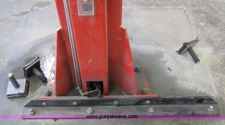 image for item 5176 Snap-on Wheel Tronic two post car lift