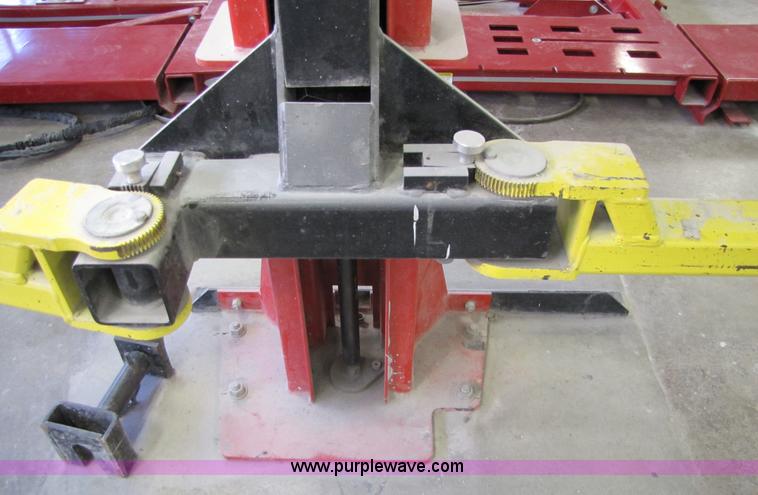 image for item 5176 Snap-on Wheel Tronic two post car lift