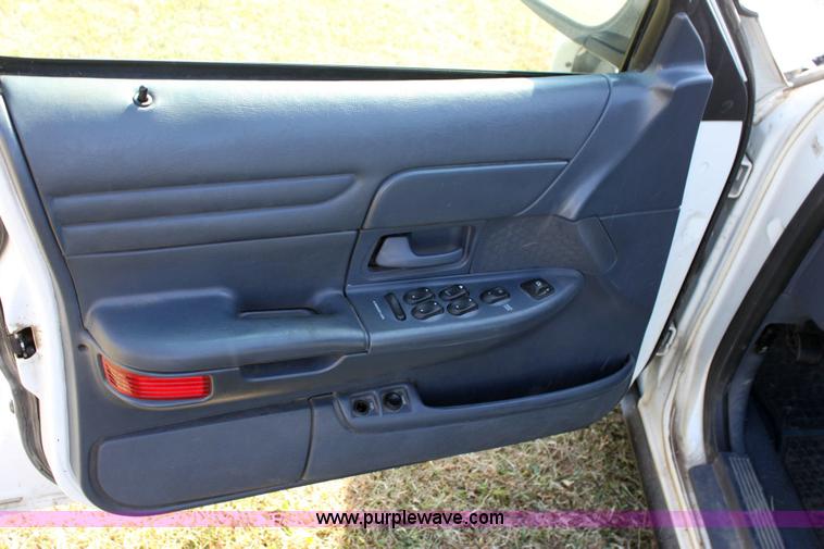 image for item 6179 2002 Ford Crown Victoria Police Interceptor