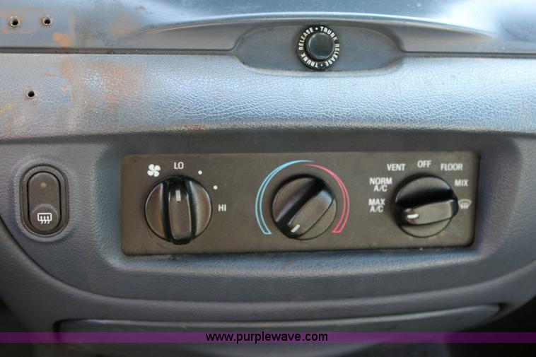 image for item 6179 2002 Ford Crown Victoria Police Interceptor