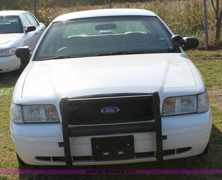 image for item 6181 2001 Ford Crown Victoria Police Interceptor