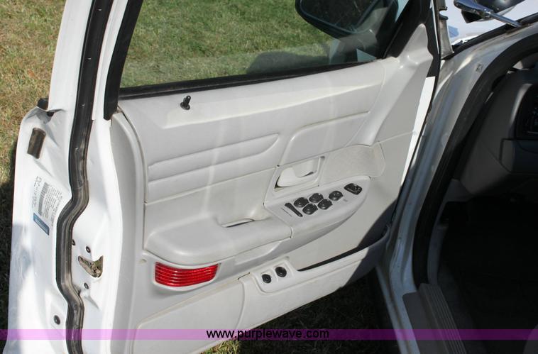 image for item 6181 2001 Ford Crown Victoria Police Interceptor