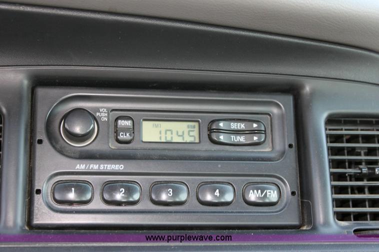 image for item 6181 2001 Ford Crown Victoria Police Interceptor