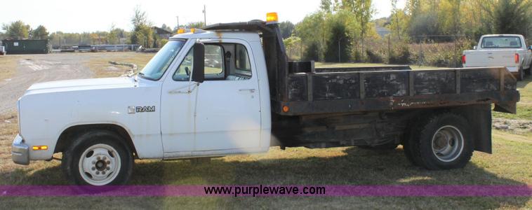 image for item 6183 1988 Dodge Ram D-350 pickup truck