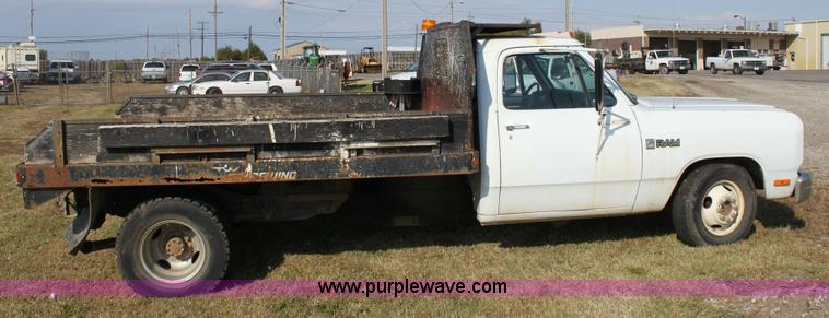 image for item 6183 1988 Dodge Ram D-350 pickup truck