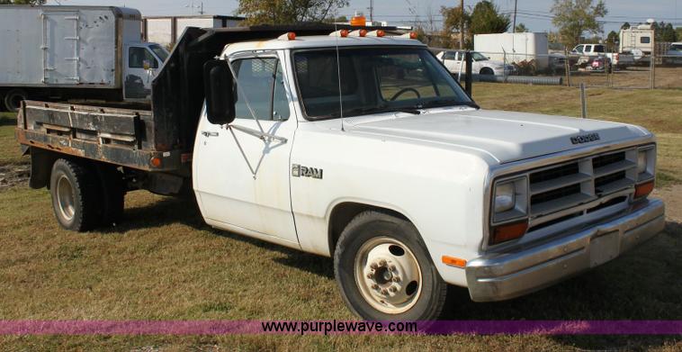 image for item 6183 1988 Dodge Ram D-350 pickup truck