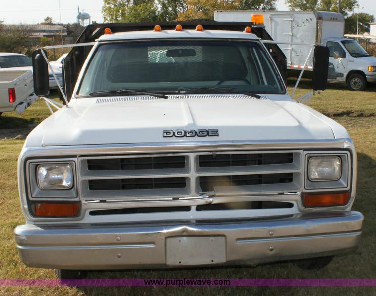 image for item 6183 1988 Dodge Ram D-350 pickup truck