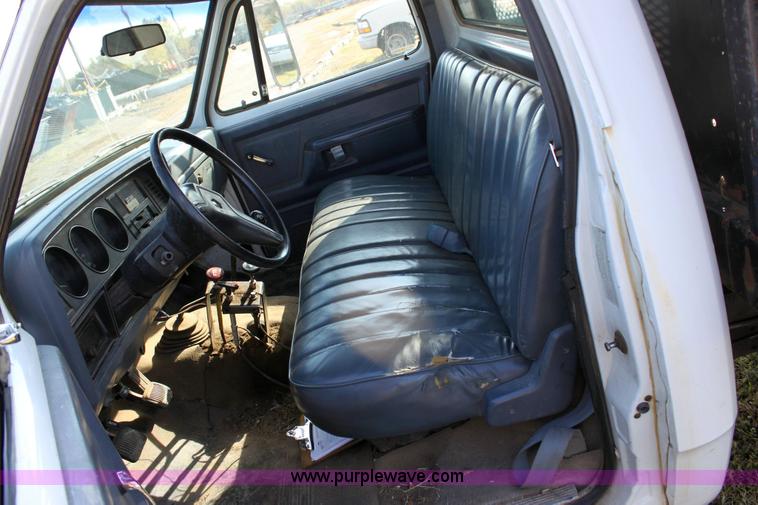 image for item 6183 1988 Dodge Ram D-350 pickup truck