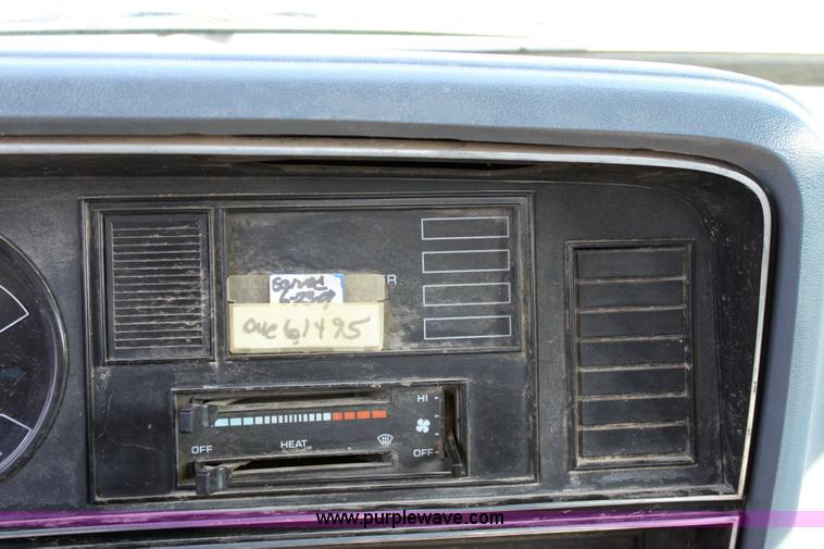 image for item 6183 1988 Dodge Ram D-350 pickup truck