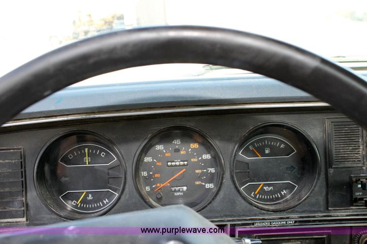 image for item 6183 1988 Dodge Ram D-350 pickup truck