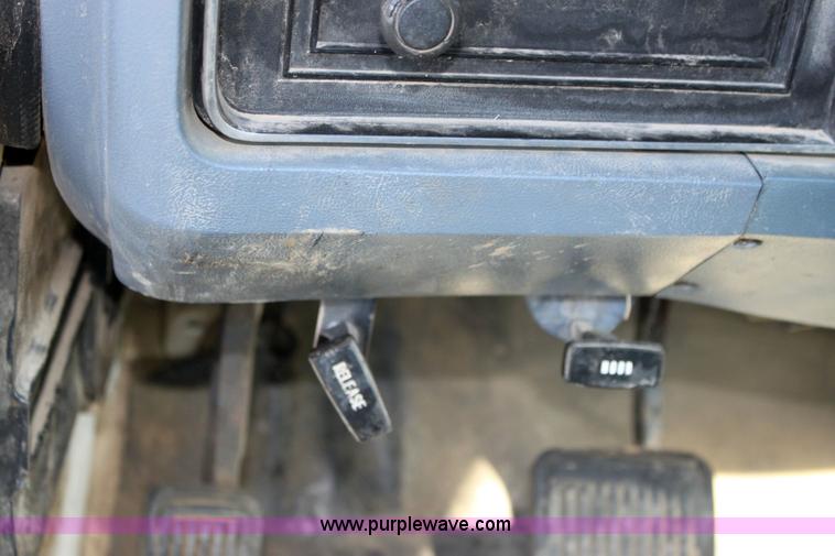 image for item 6183 1988 Dodge Ram D-350 pickup truck