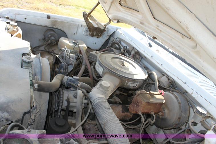 image for item 6183 1988 Dodge Ram D-350 pickup truck