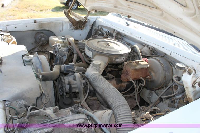 image for item 6183 1988 Dodge Ram D-350 pickup truck