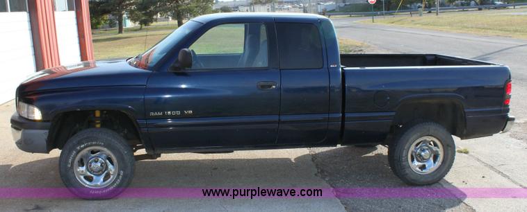 image for item 6187 2001 Dodge Ram 1500 Quad pickup truck