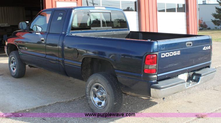 image for item 6187 2001 Dodge Ram 1500 Quad pickup truck