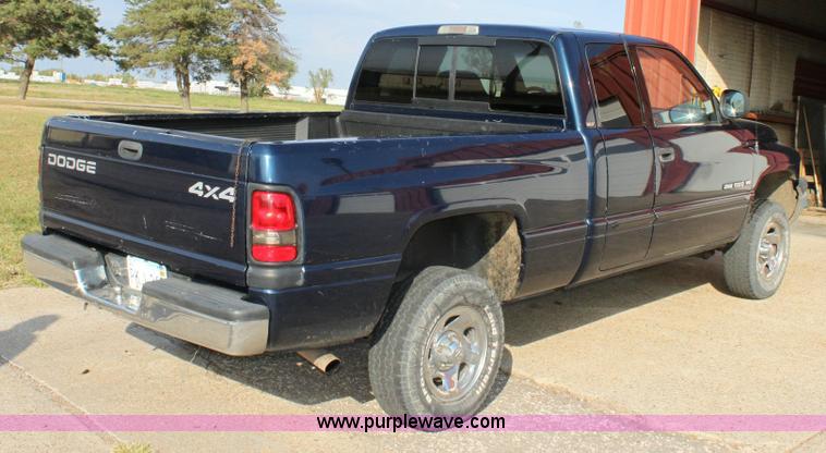 image for item 6187 2001 Dodge Ram 1500 Quad pickup truck