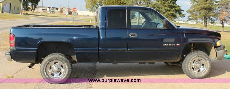 image for item 6187 2001 Dodge Ram 1500 Quad pickup truck