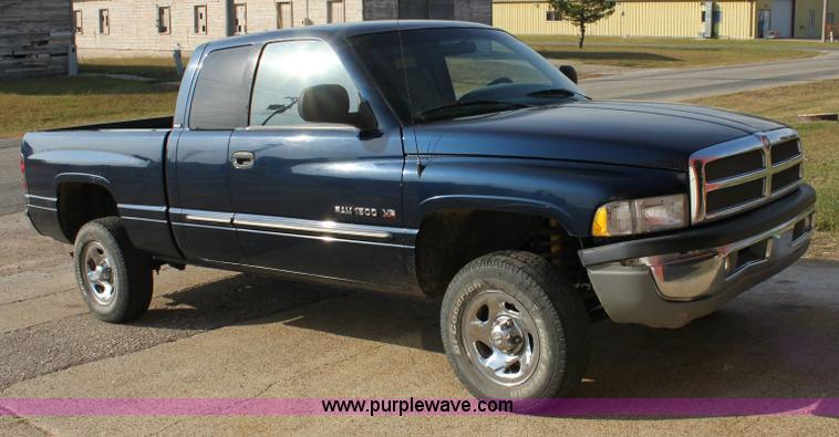 image for item 6187 2001 Dodge Ram 1500 Quad pickup truck