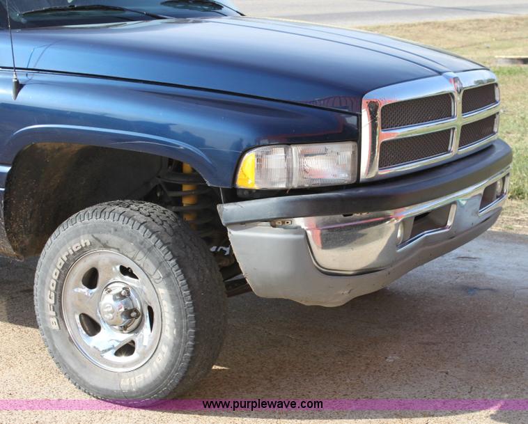 image for item 6187 2001 Dodge Ram 1500 Quad pickup truck