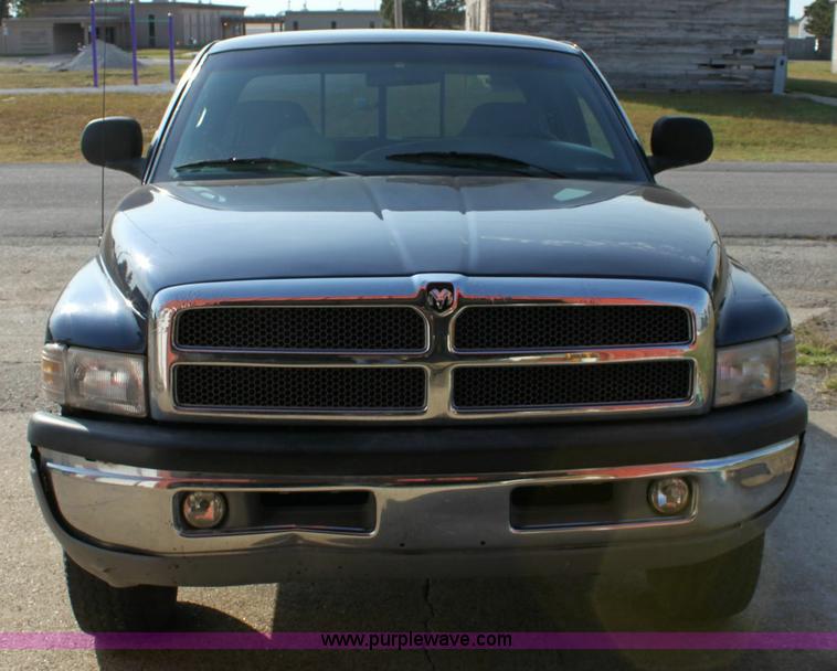 image for item 6187 2001 Dodge Ram 1500 Quad pickup truck