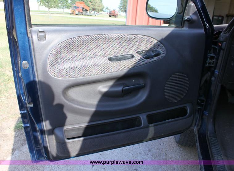 image for item 6187 2001 Dodge Ram 1500 Quad pickup truck