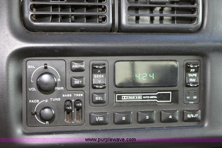 image for item 6187 2001 Dodge Ram 1500 Quad pickup truck