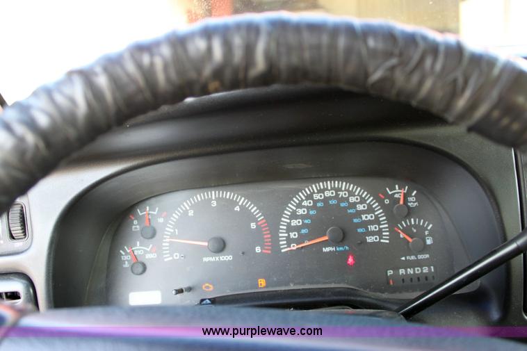 image for item 6187 2001 Dodge Ram 1500 Quad pickup truck