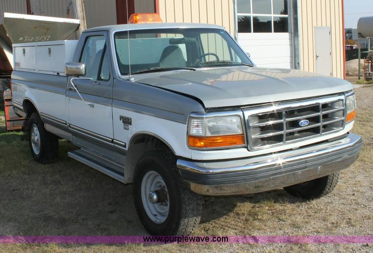 image for item 6188 1995 Ford F250 XLT pickup truck
