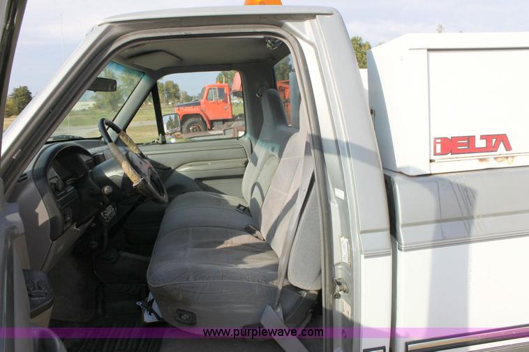 image for item 6188 1995 Ford F250 XLT pickup truck