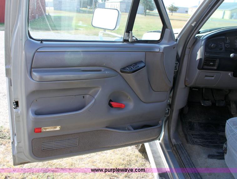 image for item 6188 1995 Ford F250 XLT pickup truck