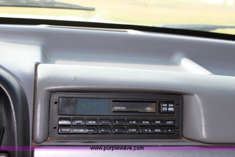 image for item 6188 1995 Ford F250 XLT pickup truck