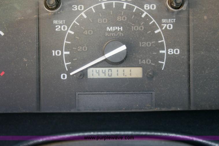 image for item 6188 1995 Ford F250 XLT pickup truck