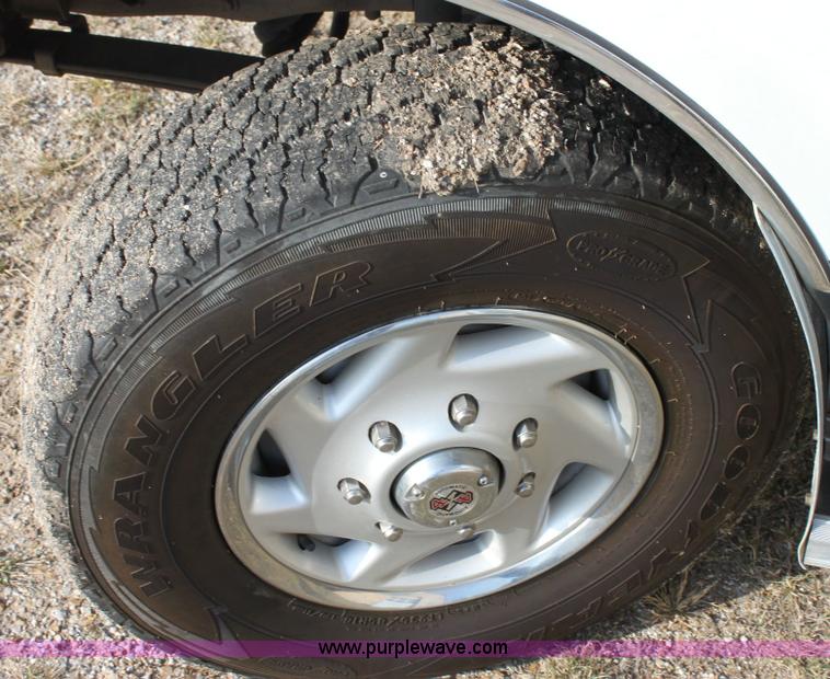 image for item 6188 1995 Ford F250 XLT pickup truck