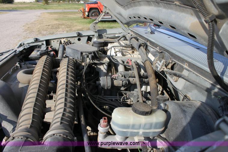 image for item 6188 1995 Ford F250 XLT pickup truck