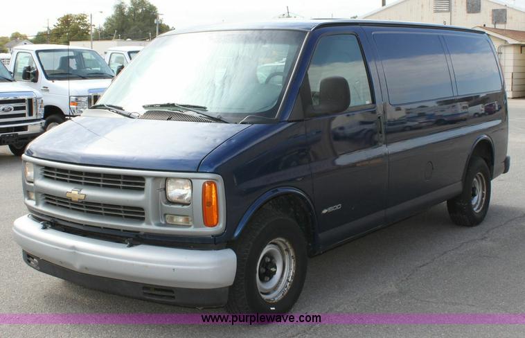 image for item 6192 2000 Chevrolet G1500 Vans Express