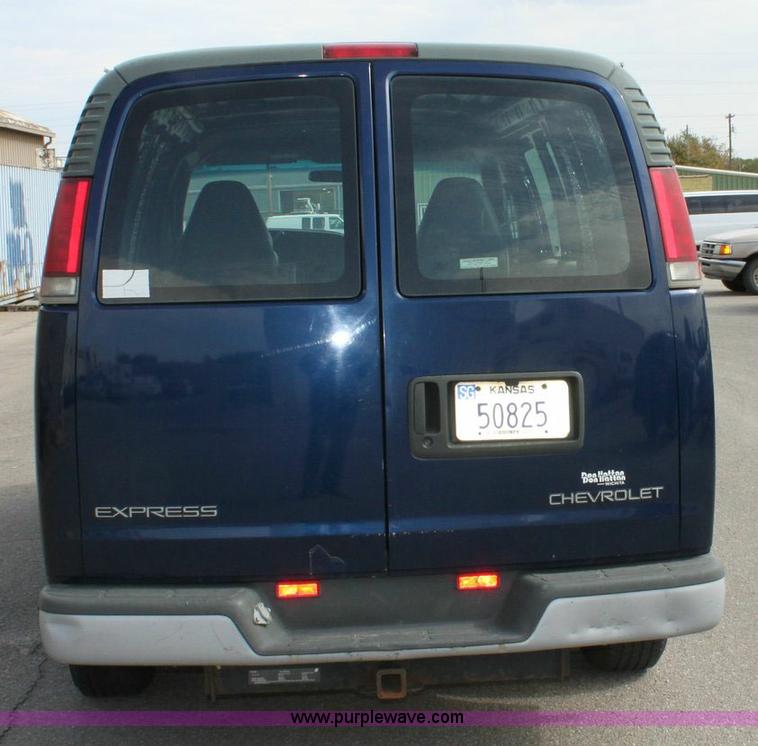 image for item 6192 2000 Chevrolet G1500 Vans Express