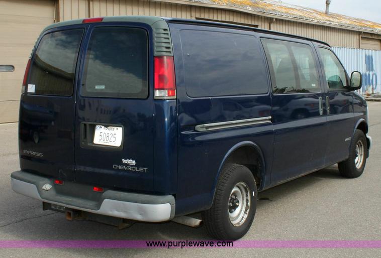 image for item 6192 2000 Chevrolet G1500 Vans Express