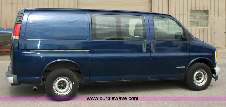 image for item 6192 2000 Chevrolet G1500 Vans Express