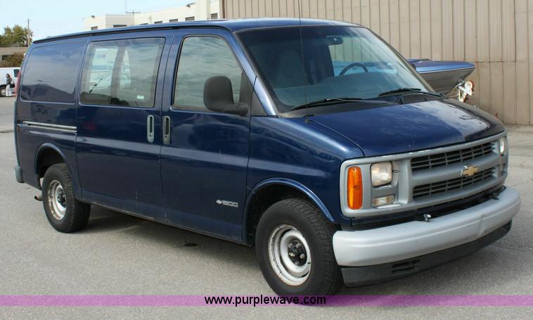 image for item 6192 2000 Chevrolet G1500 Vans Express