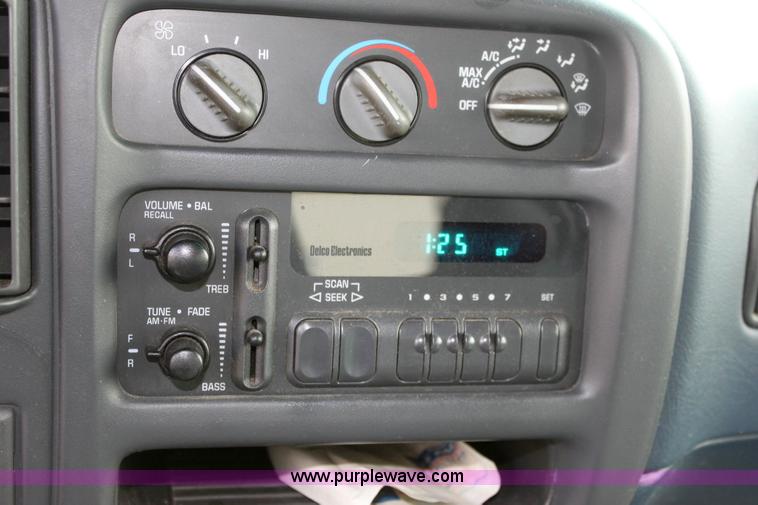 image for item 6192 2000 Chevrolet G1500 Vans Express