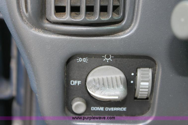 image for item 6192 2000 Chevrolet G1500 Vans Express