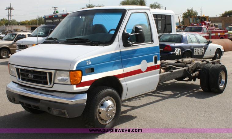 image for item 6193 2004 Ford E450 Super Duty cab and ambulance chassis