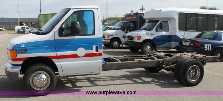 image for item 6193 2004 Ford E450 Super Duty cab and ambulance chassis